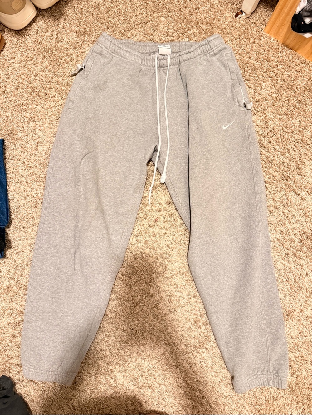 NIKE Men’s Small Jogger Grey